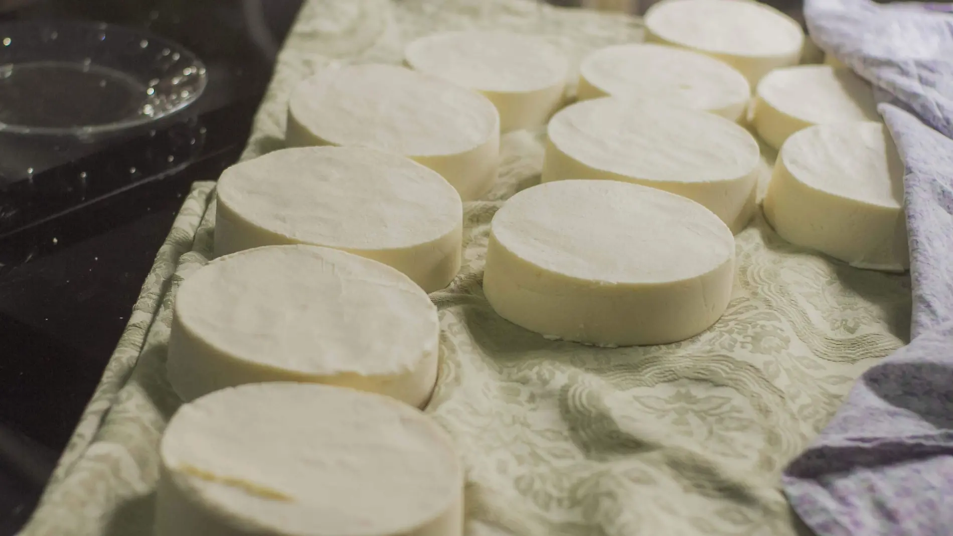 Malbaratan su delicioso queso tipo ranchero. Foto César Ortiz.